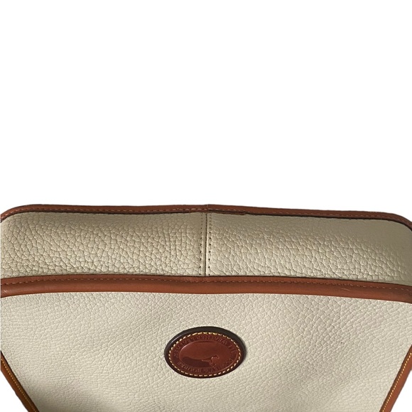 Dooney & Bourke Vintage beige and brown pebbled leather cross body bag preowned - Picture 3 of 8